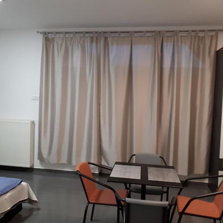 Kertvarosi Apartman Tiszaújváros エクステリア 写真