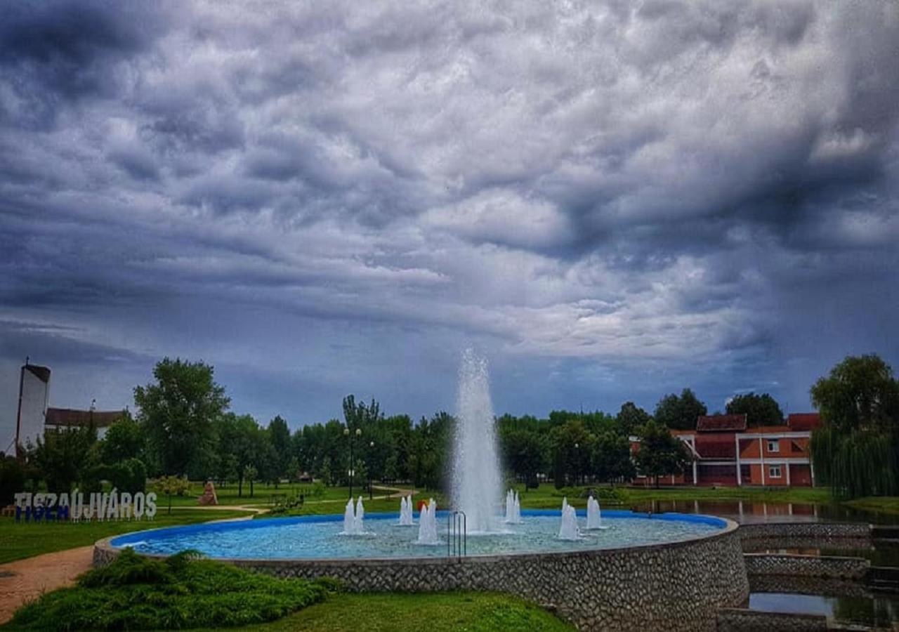 Kertvarosi Apartman Tiszaújváros 部屋 写真