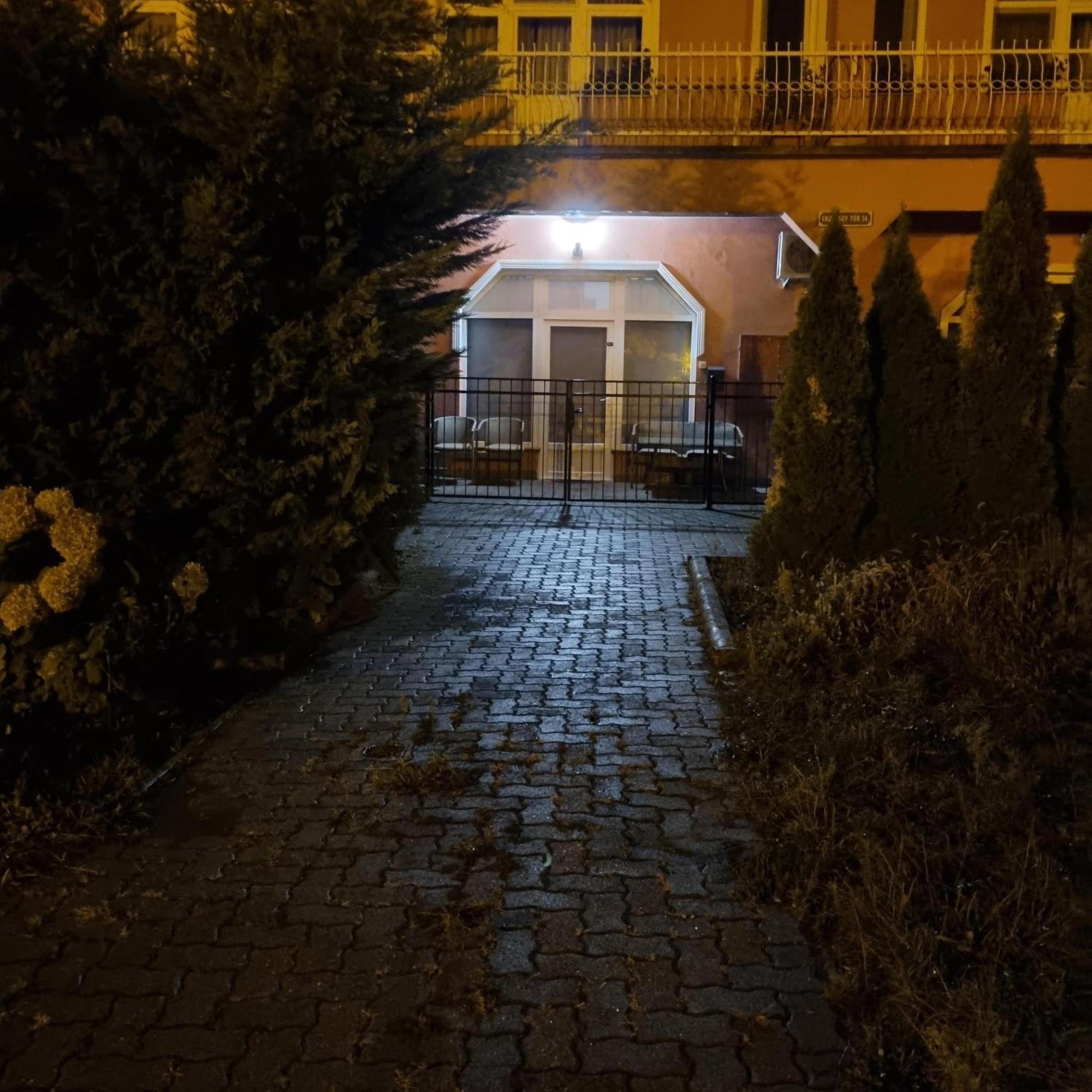 Kertvarosi Apartman Tiszaújváros エクステリア 写真