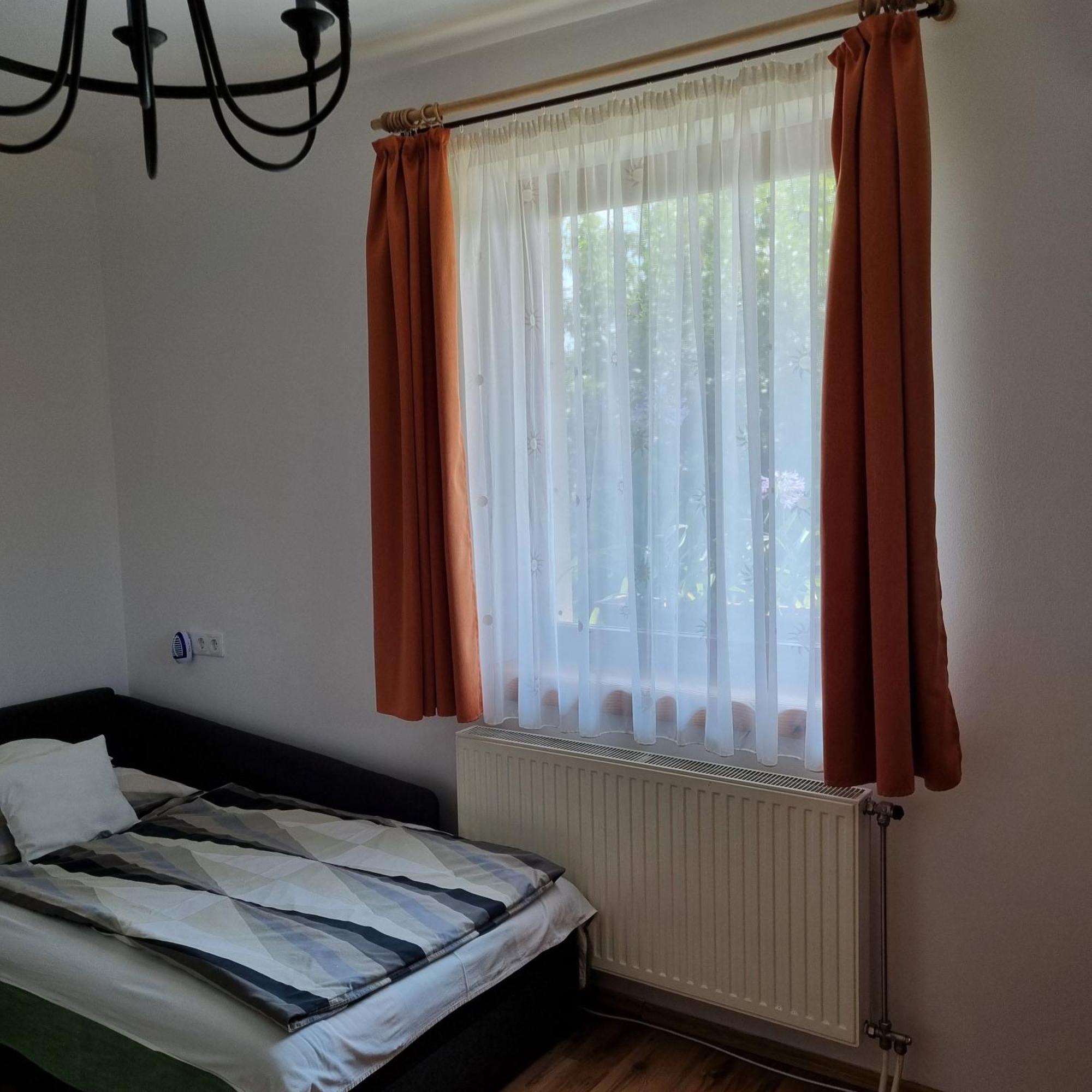 Kertvarosi Apartman Tiszaújváros エクステリア 写真