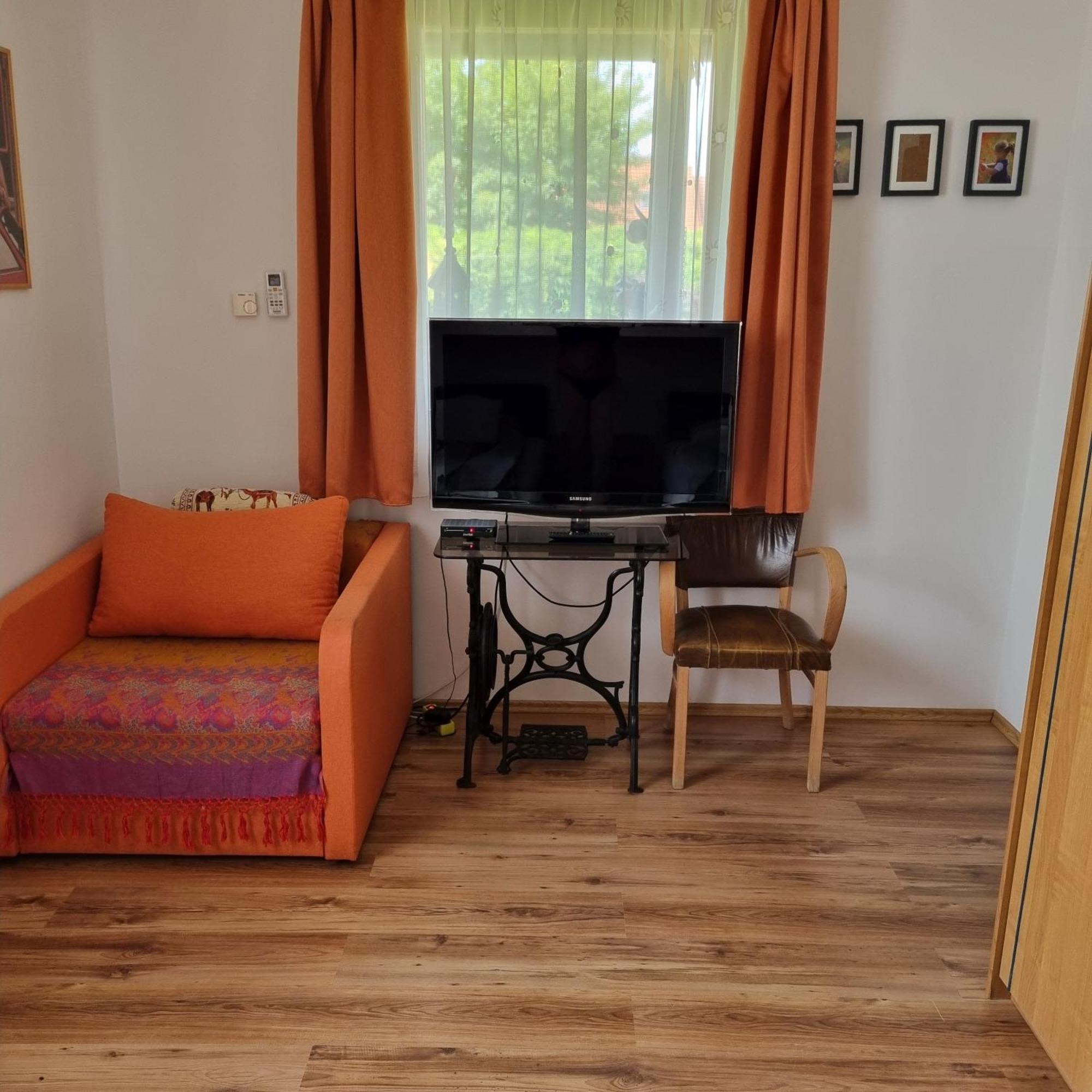 Kertvarosi Apartman Tiszaújváros エクステリア 写真