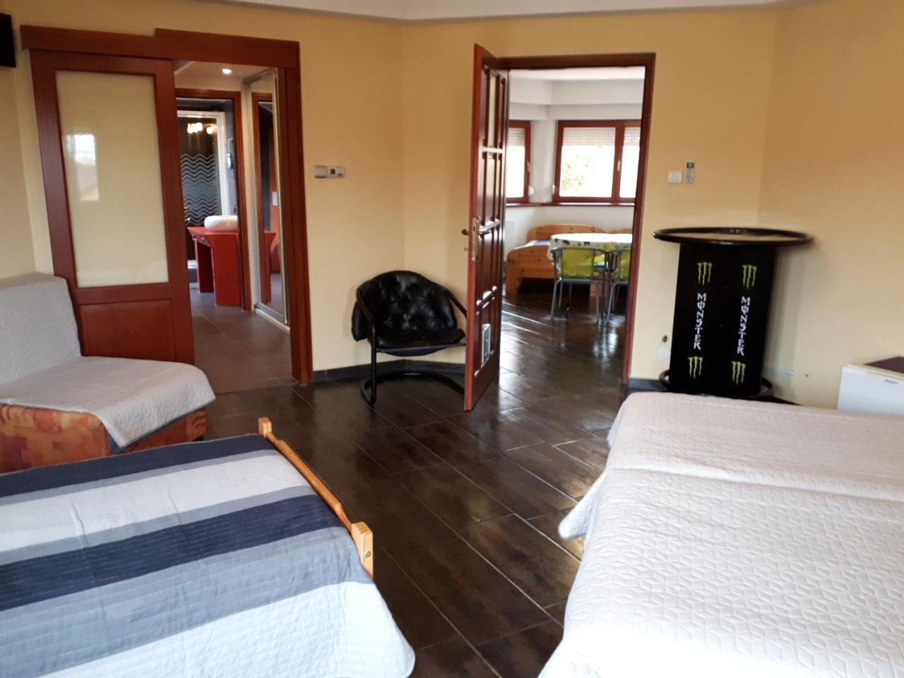 Kertvarosi Apartman Tiszaújváros エクステリア 写真
