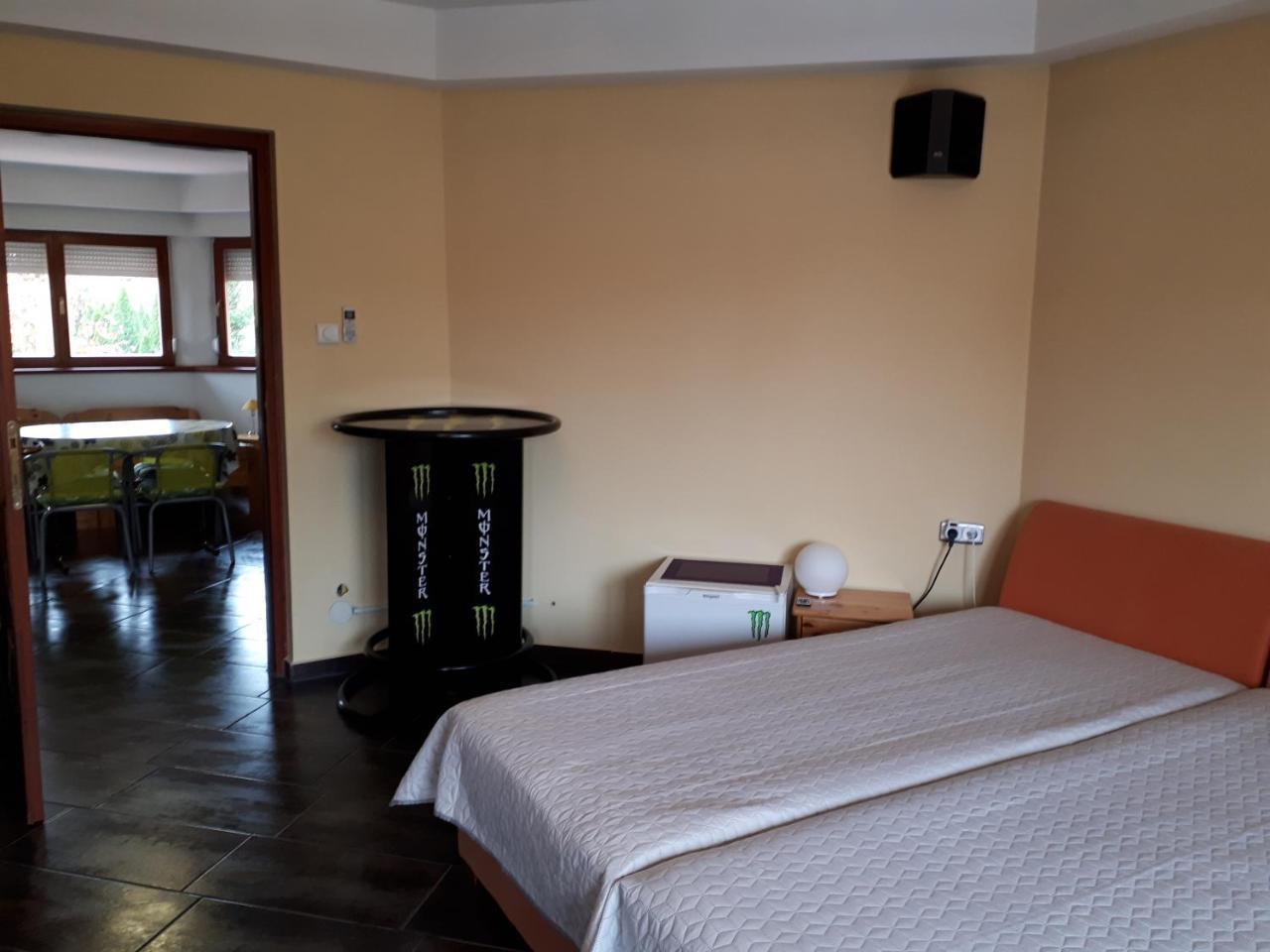 Kertvarosi Apartman Tiszaújváros エクステリア 写真