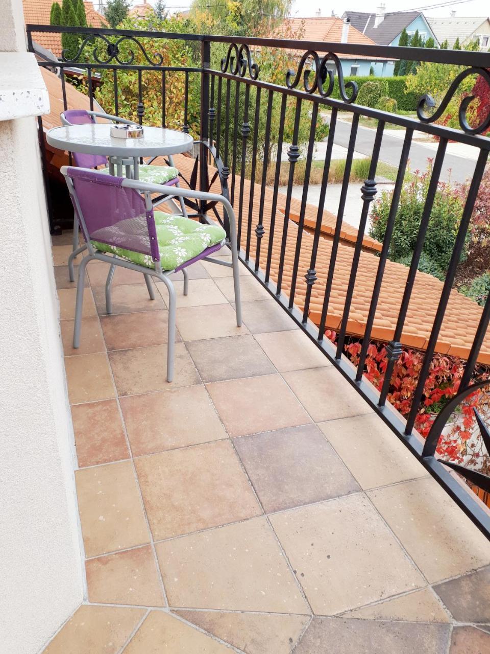 Kertvarosi Apartman Tiszaújváros エクステリア 写真