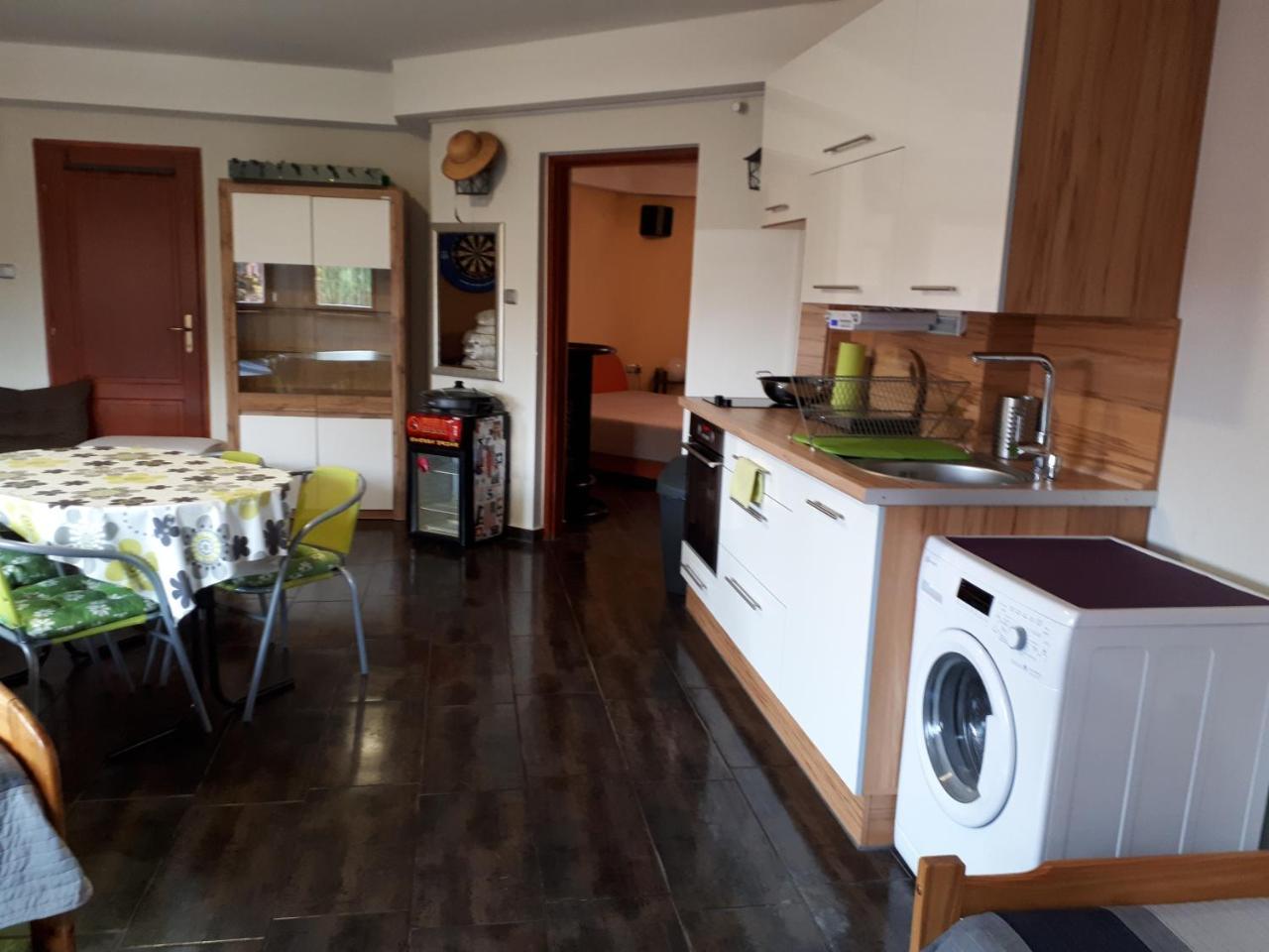 Kertvarosi Apartman Tiszaújváros エクステリア 写真