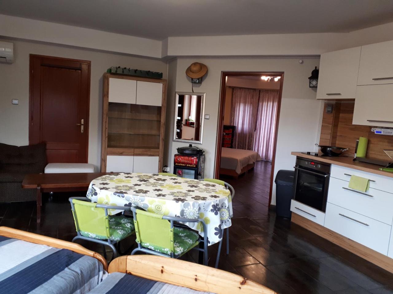 Kertvarosi Apartman Tiszaújváros エクステリア 写真
