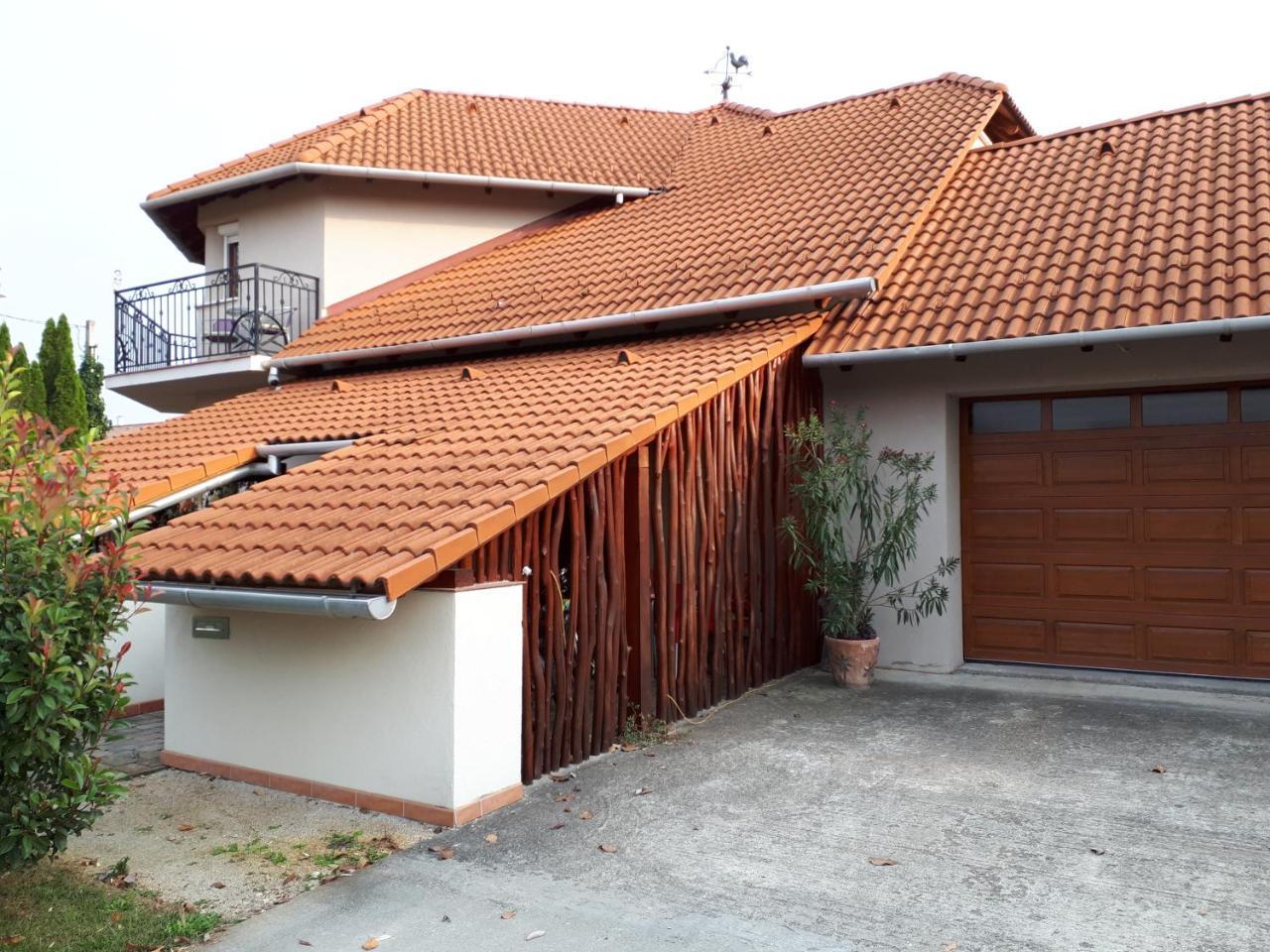 Kertvarosi Apartman Tiszaújváros エクステリア 写真