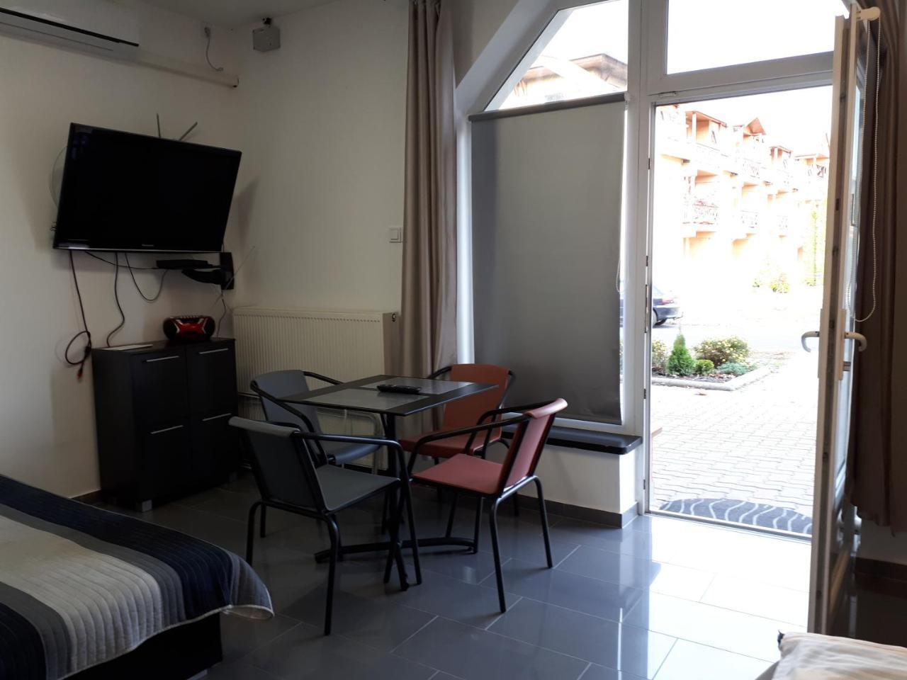 Kertvarosi Apartman Tiszaújváros エクステリア 写真