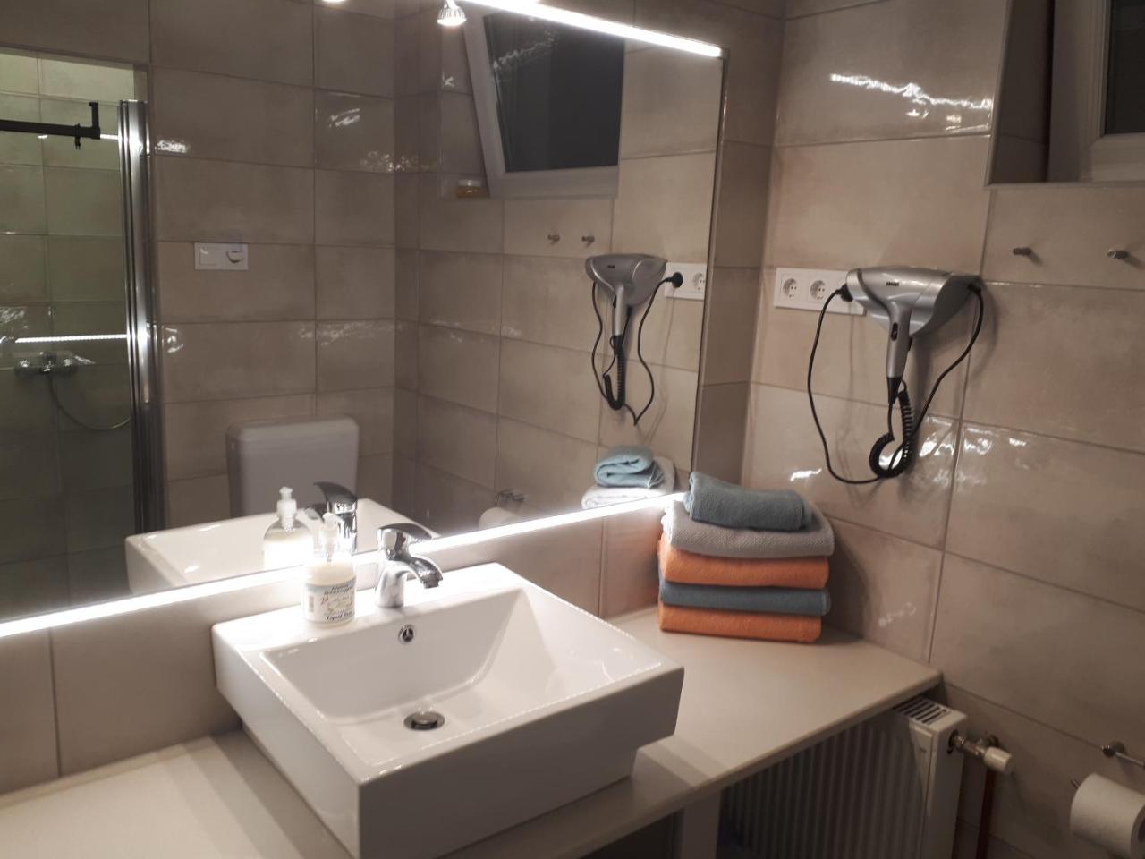 Kertvarosi Apartman Tiszaújváros エクステリア 写真
