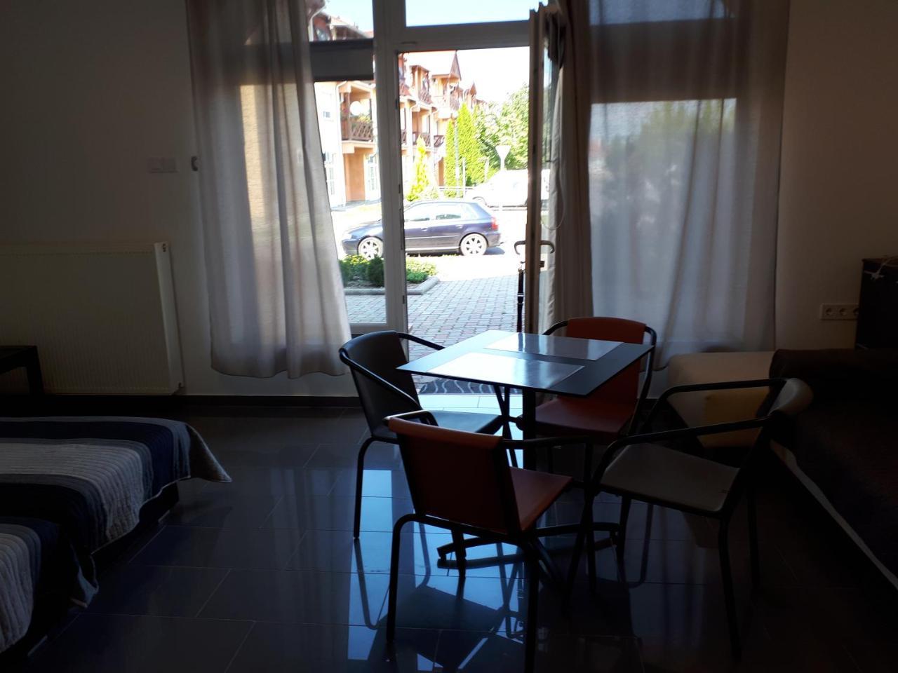 Kertvarosi Apartman Tiszaújváros エクステリア 写真